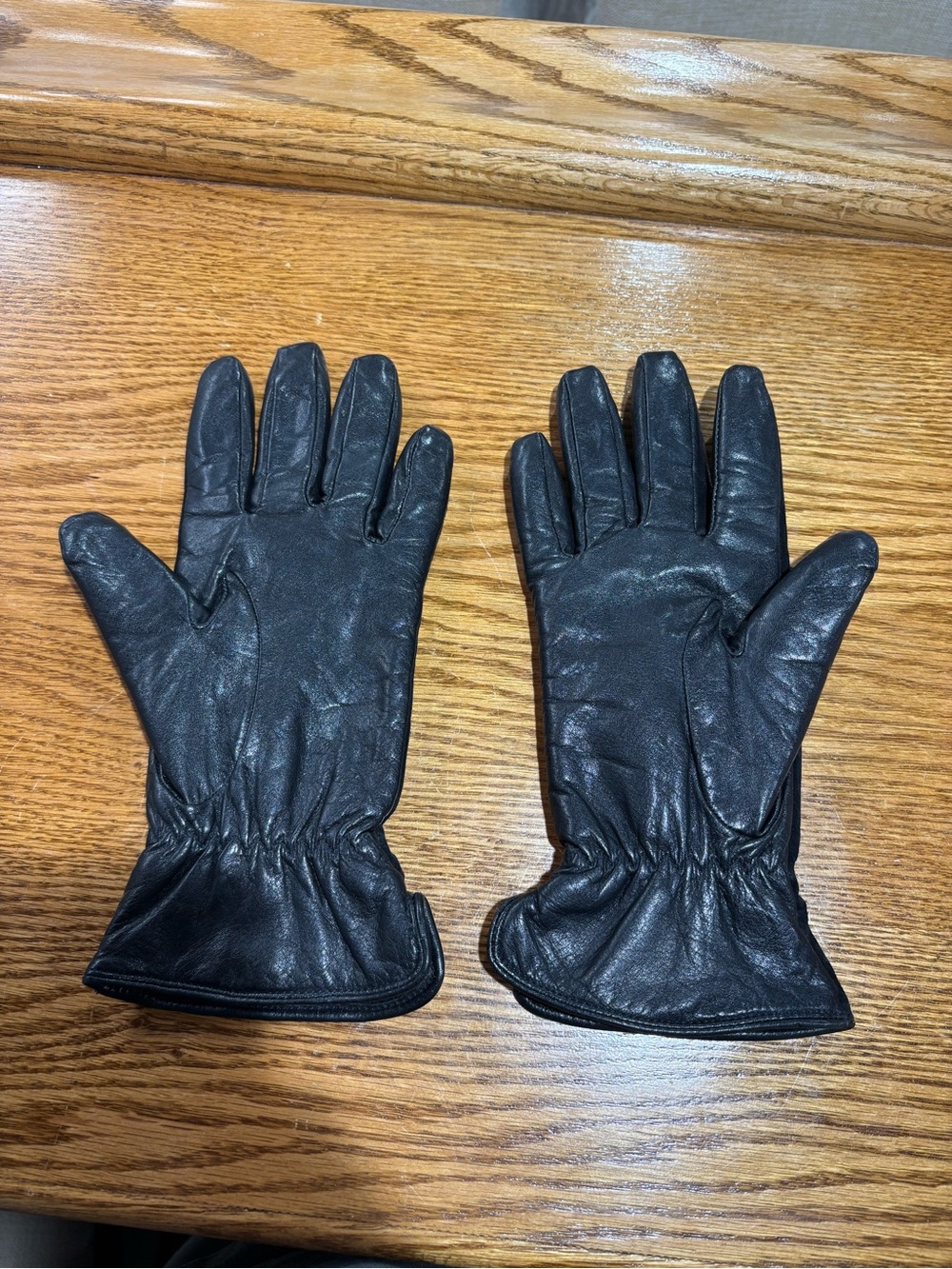 Women’s Black Leather Gloves - Classic Winter Accessory